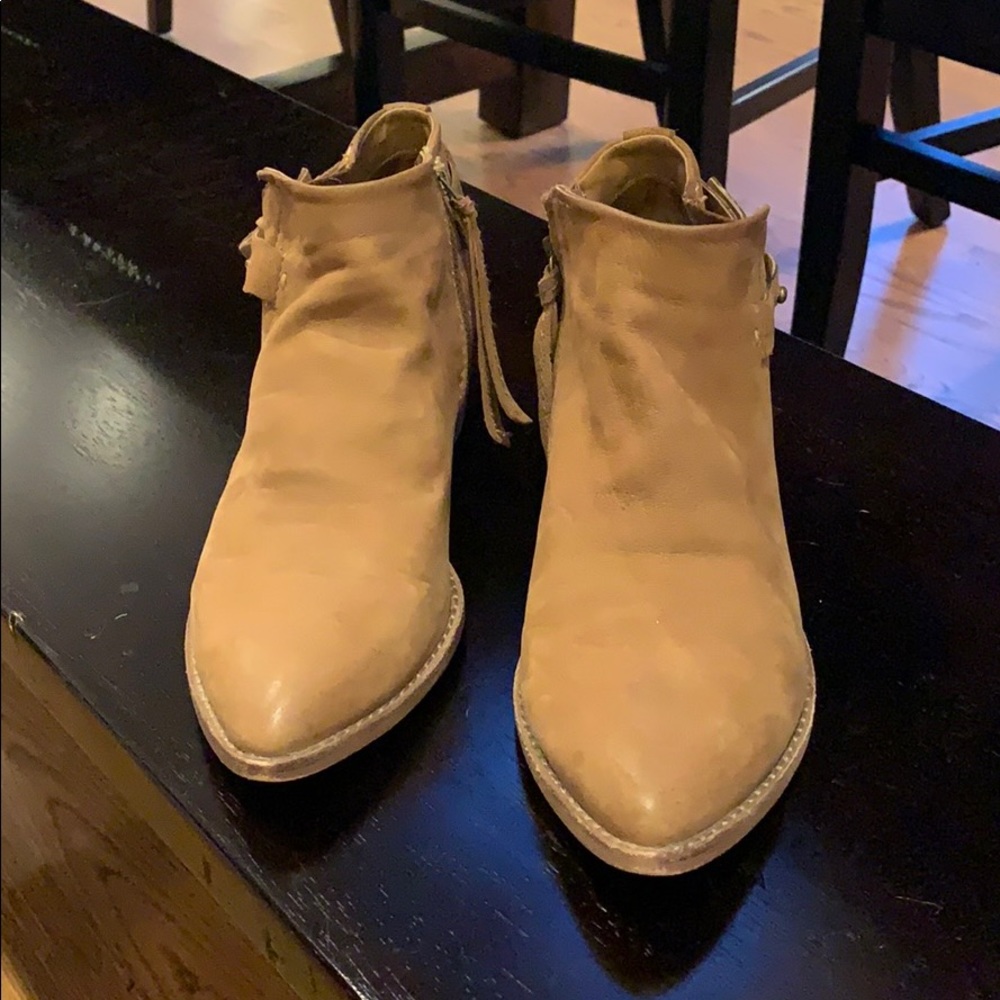 Dolce Vita shoe boots